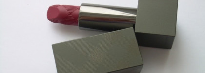В багрец одетые губы или помада Burberry Lip Velvet Long-Wearing  Lipstick #308 Pink Azalea
