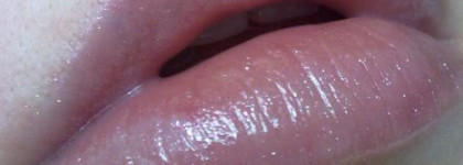 Искрящийся блеск для губ Chanel  levres scintillantes 116 Delight (Limited Edition)