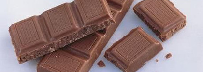 Шоколад во флаконе и  изумруд в карандаше