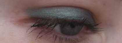 Изумрудные глазки с Yves Rocher Couleurs Nature – Тени-пудра для век «Моно», №53 Зеленый Папоротник