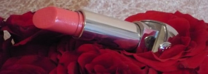 Игрушка блондинки в руках у брюнетки. Guerlain Помада-блеск Rouge G Le Brilliant B61 Brenda