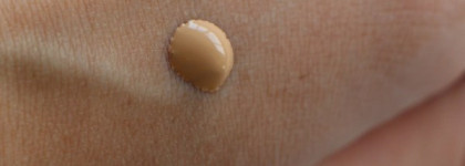 Dior Diorskin Nude Skin-Glowing Make-Up Fluid Foundation SPF 15 в оттенке 021