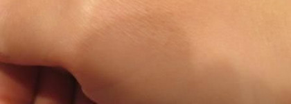 Невесомость против тяжелой артиллерии: Estee Lauder Double Wear Light Stay-in-Place Makeup SPF 10 или Guerlain Parure Aqua Radiant Feel-Good Foundation SPF 20