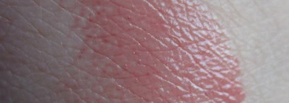 Помада Benefit silky-finish lipstick оттенок skinny dip