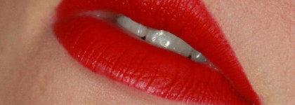 Вельветовая помада Lime Crime Velvetines в оттенке Red Velvet