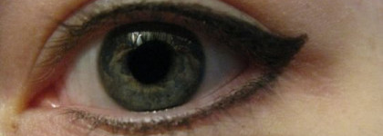 Гни свою линию. Подводка от Lumene Natural Code