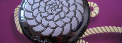 Guerlain Meteorite Compact Illuminating & Mattifying Pressed Powder