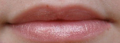 Губная помада с блеском  3 в 1 от Oriflame   (18461 Чарующий Беж) и лак  Golden Rose Paris Magic Color № 49