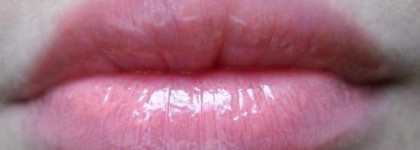 Разочарование Estee Lauder  Pure Color Gloss №35 Simply Pink и восторг Chanel Rouge Coco Shine №48 Évasion