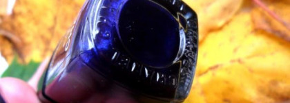 Этой осенью...  в синем мне хочется больше черного - Chanel Le Vernis - Blue Satin #461