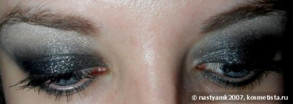 Косметичка в черно-белом цвете (Chanel, Clinique)