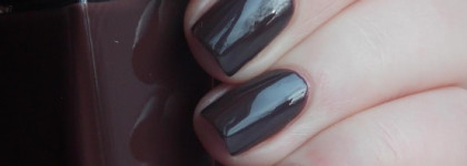 Tom Ford nail lacquer # 04 Bitter Bitch