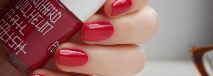 Uslu  airlines nail polish HKG