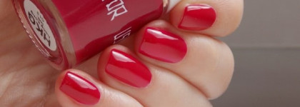 Uslu  airlines nail polish HKG