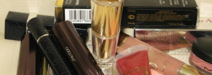 Помада Anew youth-awakening lipstick rouge a levres anti-age spf 15 от Avon (оттенок Iridescent plum)