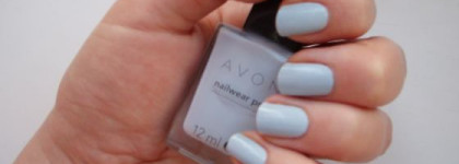 Разноцветная пастель на кончиках пальцев