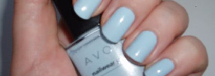 Разноцветная пастель на кончиках пальцев