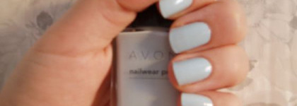 Разноцветная пастель на кончиках пальцев