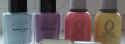 Разноцветная пастель на кончиках пальцев