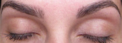 База под тени Sensitive Eye Shadow Base от Make Up Factory