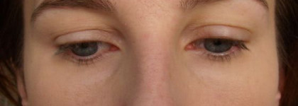 Консилер от Shiseido и фиксирующая основа для корректоров и теней д/глаз Benefit