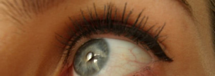 Туши для ресниц: YSL Volume Effet Faux Cils, Helena Rubinstein Lash Queen Feline Blacks и Kanebo Sensai Mascara 38°C