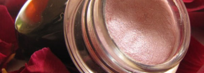 Розовое кружево для век-Shiseido Hydro-Powder Eye Shadow H11