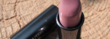 Shiseido Perfect Rouge RS701 - Безмятежность на губах