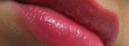 Shiseido Shimmering Rouge RD 406-ягодный джем на губах