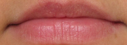 Shiseido Shimmering Rouge RD 406-ягодный джем на губах