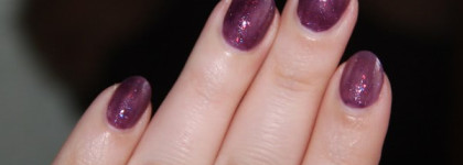 Космос на ногтях с лаком Orly Fowl Play