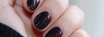 Космос на ногтях с лаком Orly Fowl Play