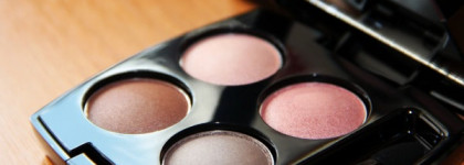 Повседневная палетка Avon True Color eyeshadow quad  Pink Sands