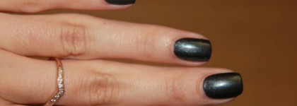 Осенняя серая дымка с лаком Artdeco Ceramic 134 classy grey