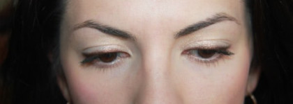 Must have для макияжа глаз - пигмент Mac Vanilla и карандаш Mac eye kohl Teddy