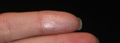 Must have для макияжа глаз - пигмент Mac Vanilla и карандаш Mac eye kohl Teddy