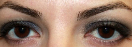 Must have для макияжа глаз - пигмент Mac Vanilla и карандаш Mac eye kohl Teddy