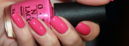 Этюд в розовых тонах! Дерзкая Chanel Rouge Allure 65 Insolente, виниловый Make Up For Ever Glossy Full Couleur 4 и игривый OPI Kiss me on my Tulips