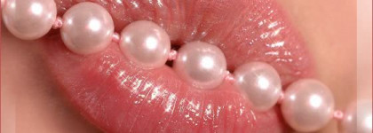 Увлажняющий блеск для губ с маслом жожоба Avon Care