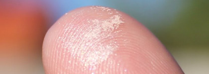 Этого красавчика здесь еще не было! Сливочный блик с новым шиммером из осени 2012 - Dior Diorskin Nude Shimmer 001