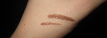 Бюджетный вариант пудровой подводки: Avon Professional eye smokifier, bronze