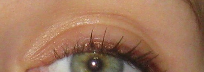 Бюджетный вариант пудровой подводки: Avon Professional eye smokifier, bronze