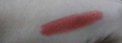 Чувственные алые губы с помадой Color Fever от Lancome