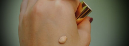 Тональный дуэт от Estee Lauder - крем-пудра Double Wear Light Stay-in-Place Makeup SPF 10 и корректор Double Wear Stay-in-Place Concealer SPF 10