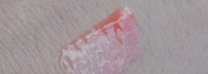 Два продукта из летней коллекции Chanel - лак Lilis 647 и блеск для губ Envolee 427