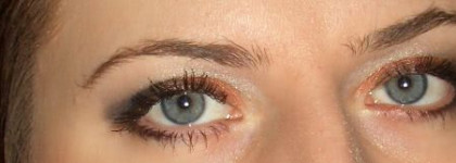 Уютный и теплый "Огонь", ставший для меня воплощением этой зимы Luminizing Satin Eye Color Trio от Shiseido