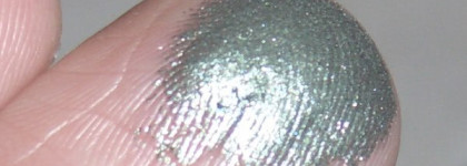 Блестим. L'Oreal Color Infaillible Eyeshadows #09 Зеленый плутон и Mary Kay Mineral highlighting powder # Pink Stardust