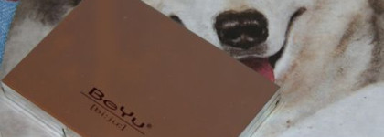 Новая парочка в моей косметичке. BeYu Galaxy Trio Eyeshadow #1  и Блеск для губ Levres Scintillantes Glossimer #128 Meteore от Chanel