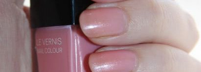 Быть нежнее нежного с лаком  Chanel Le Vernis Nail Colour #495 Mica Rose
