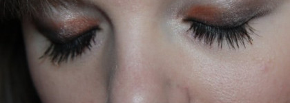 "Огонь" для тёмных глаз. Тени для век  Shiseido Luminizing Satin Eye Color Trio OR302 Fire